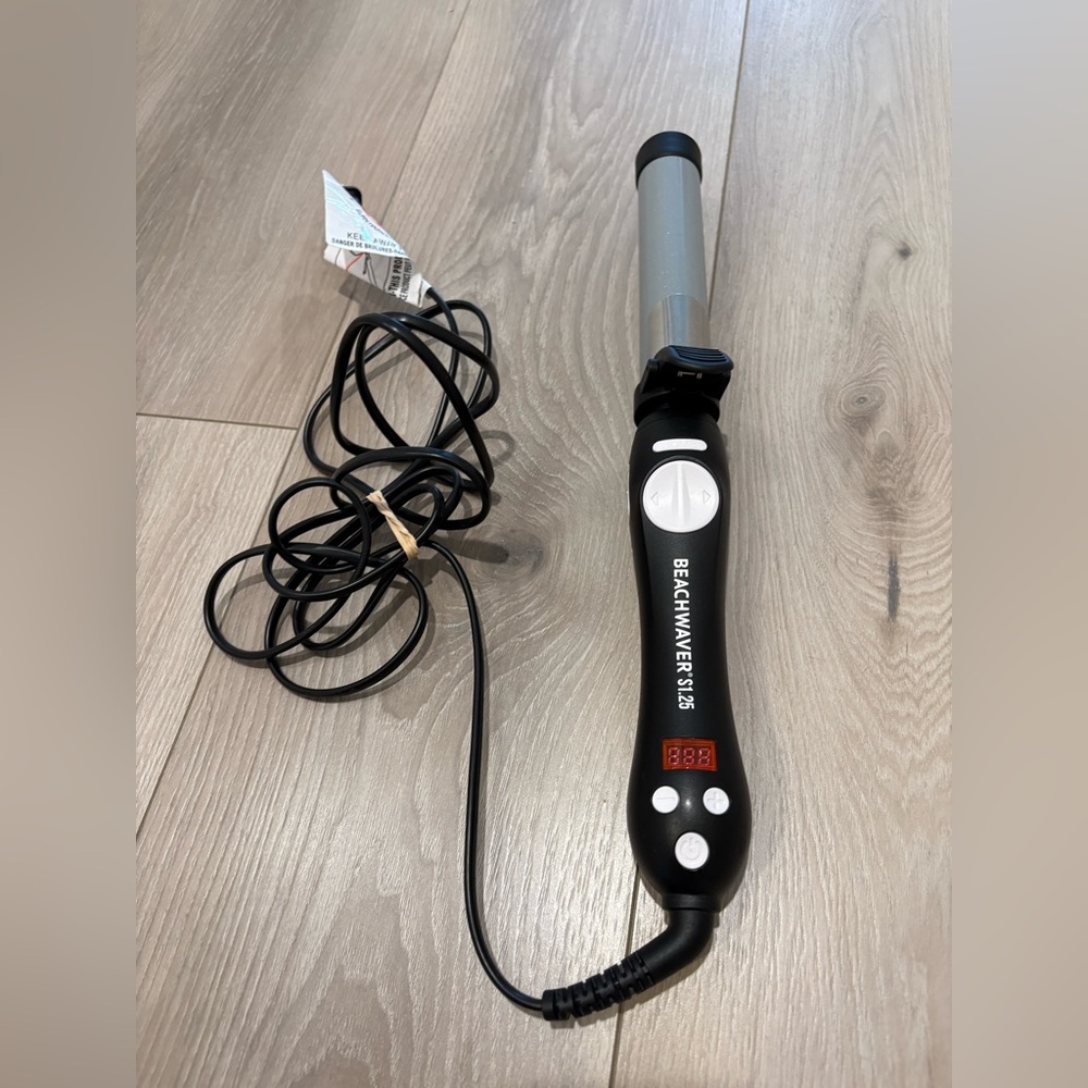 Beachwaver S1.25 Black Ceramic Curling Iron - Black